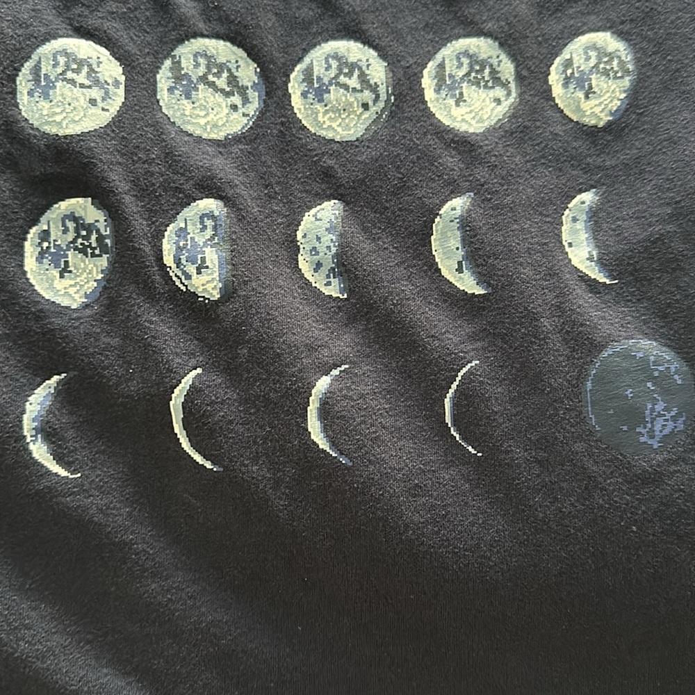 💰BOGO, 1 EQUAL OR LESSER PRICE💰 Gap Kids Graphic T, Moon Phases, Navy Uniform - Picture 4 of 14